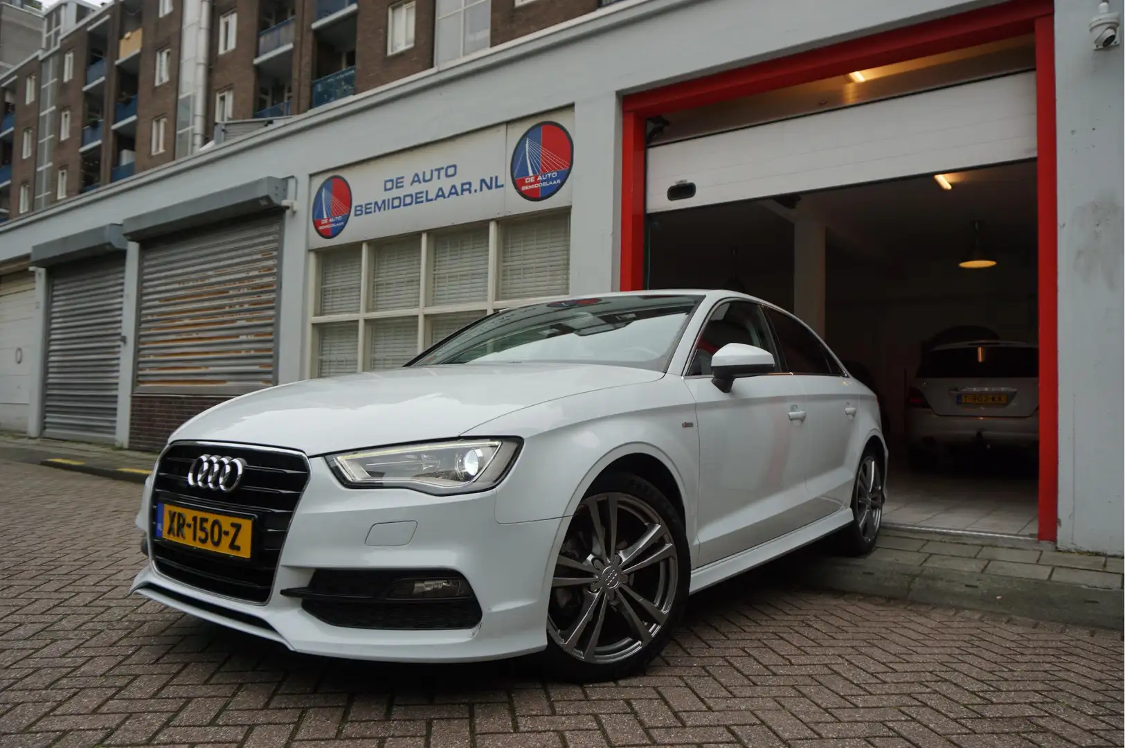Audi A3 Limousine 1.4 TFSI CoD * S-Line S-Tronic Zeer Fraa Blanc - 1