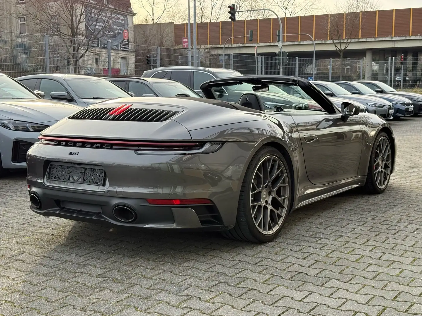 Porsche 992 911 Carrera S Cabriolet //SportChronoPaket BOSE Grau - 2