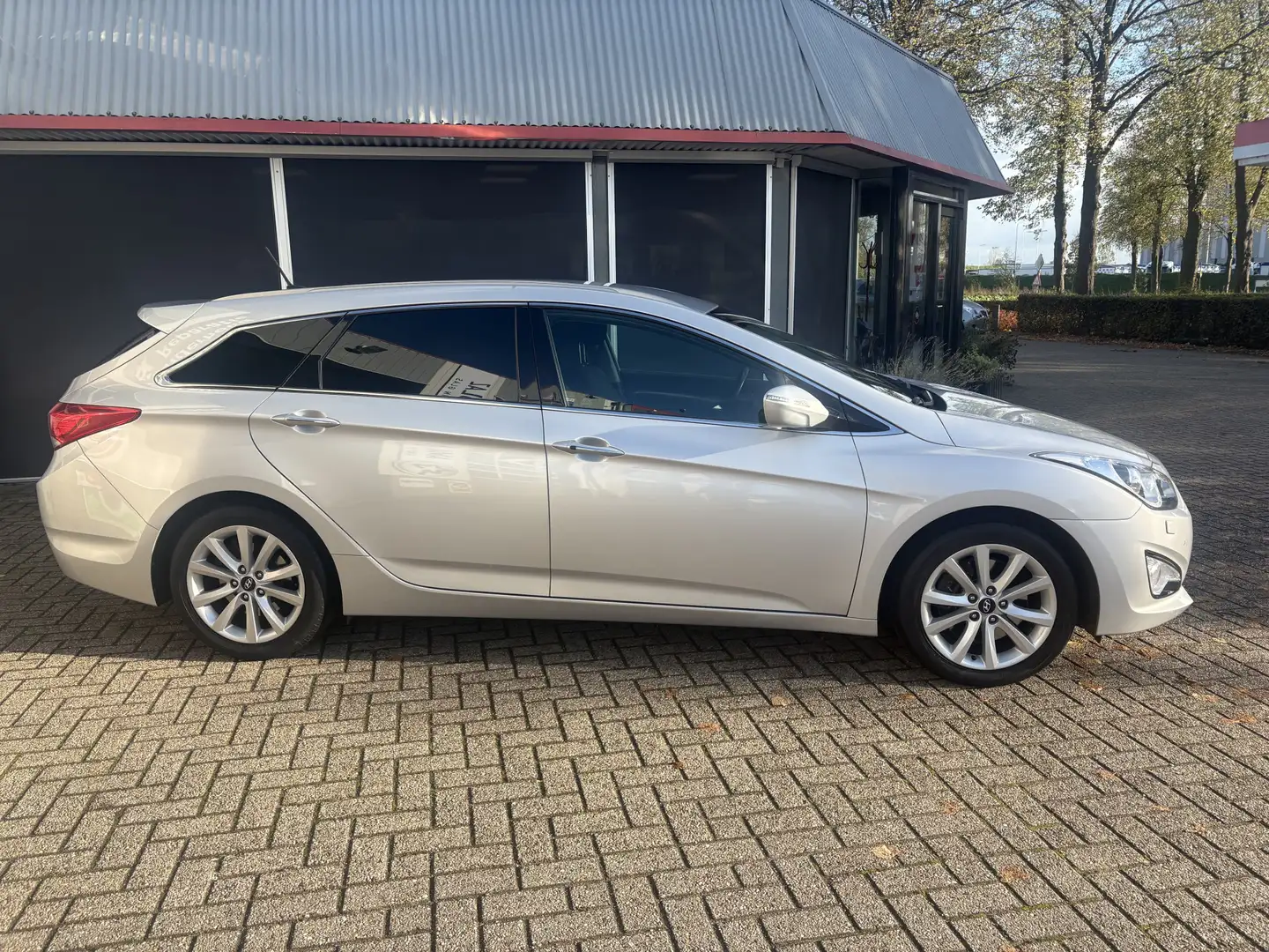 Hyundai i40 Wagon 1.6 GDI Blue i-Catcher Gris - 2