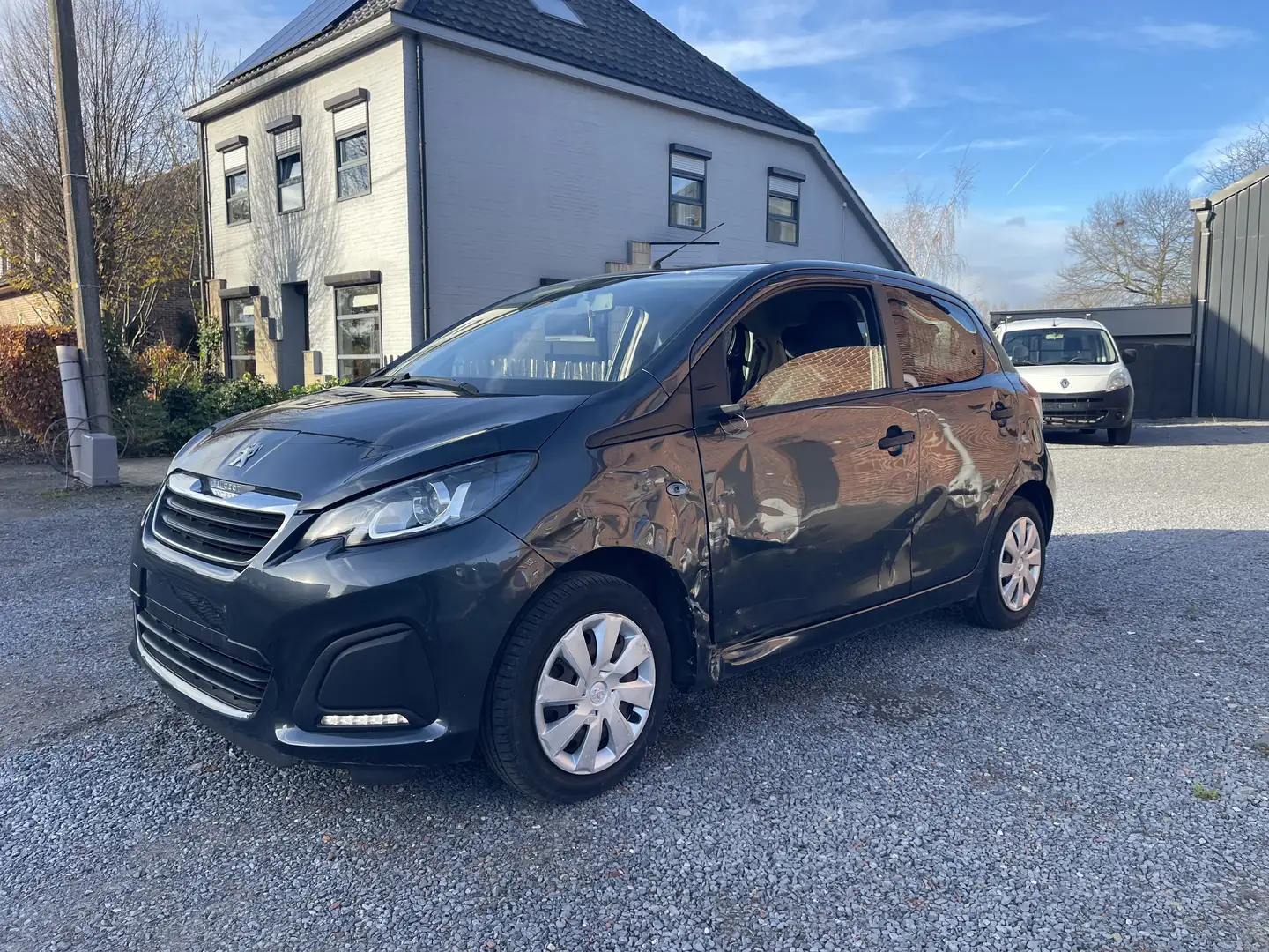 Peugeot 108 1.0 VTI ,Benzine,5 deurs,16.000km.,met schade... Gris - 2