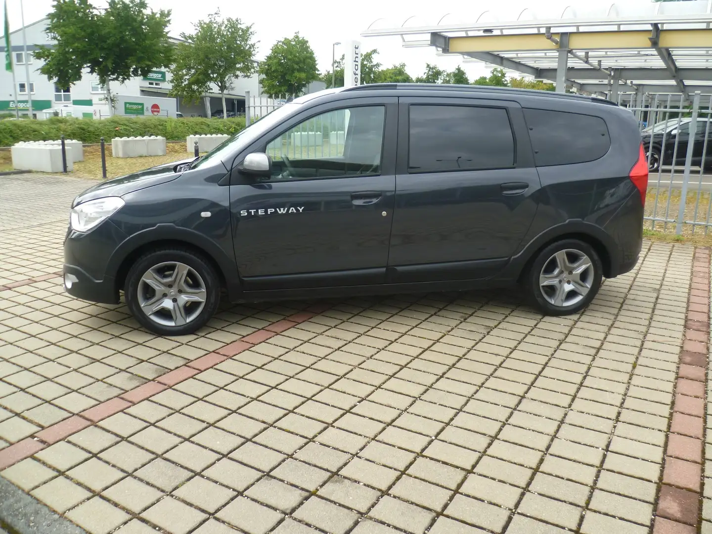 Dacia Lodgy TCe 130 GPF Stepway Plus Grau - 2