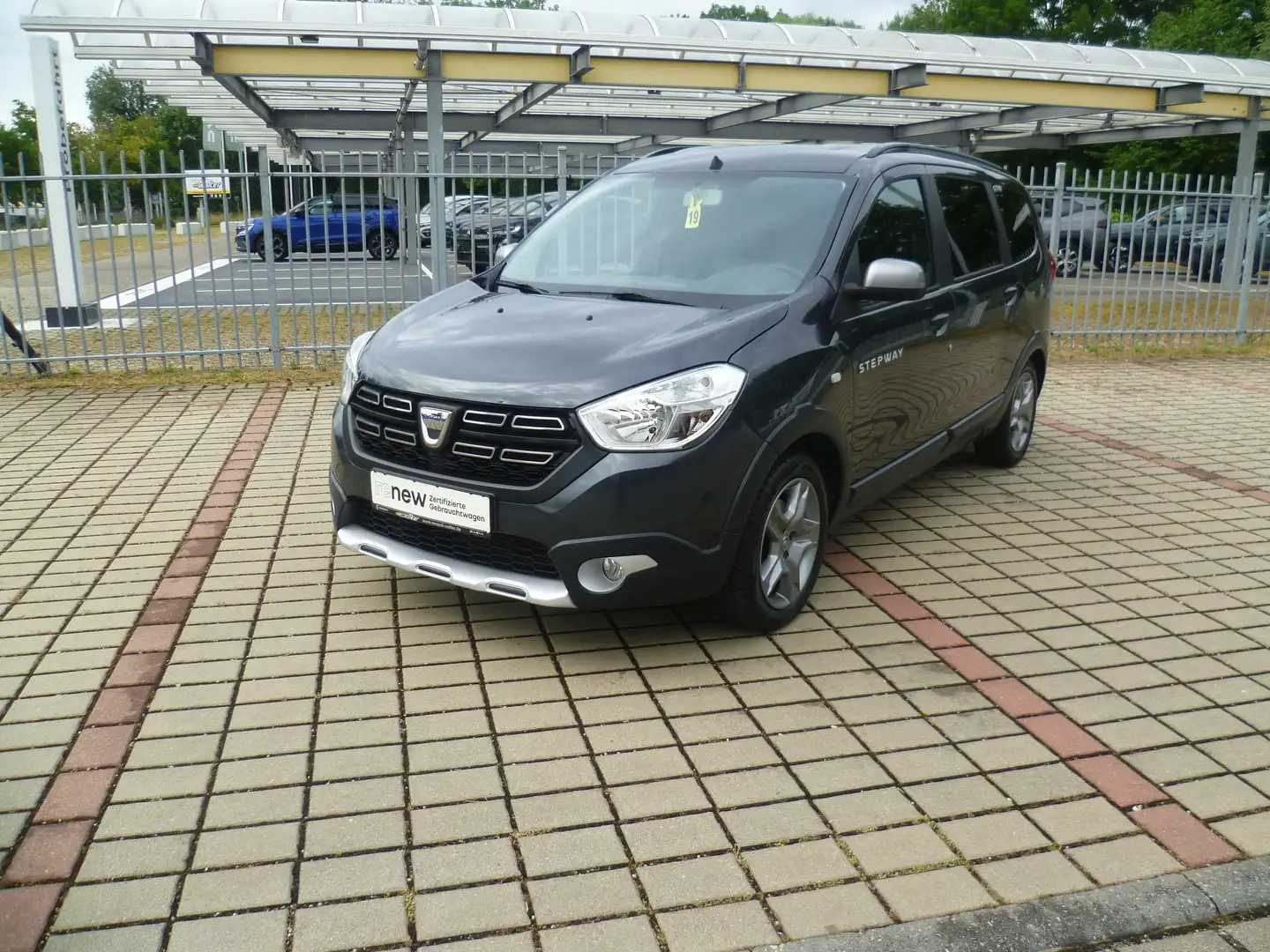Dacia Lodgy TCe 130 GPF Stepway Plus Grau - 1