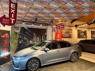 Corolla Hybrid 1.8 Plus e-CVT * FULL * PANO * CAM