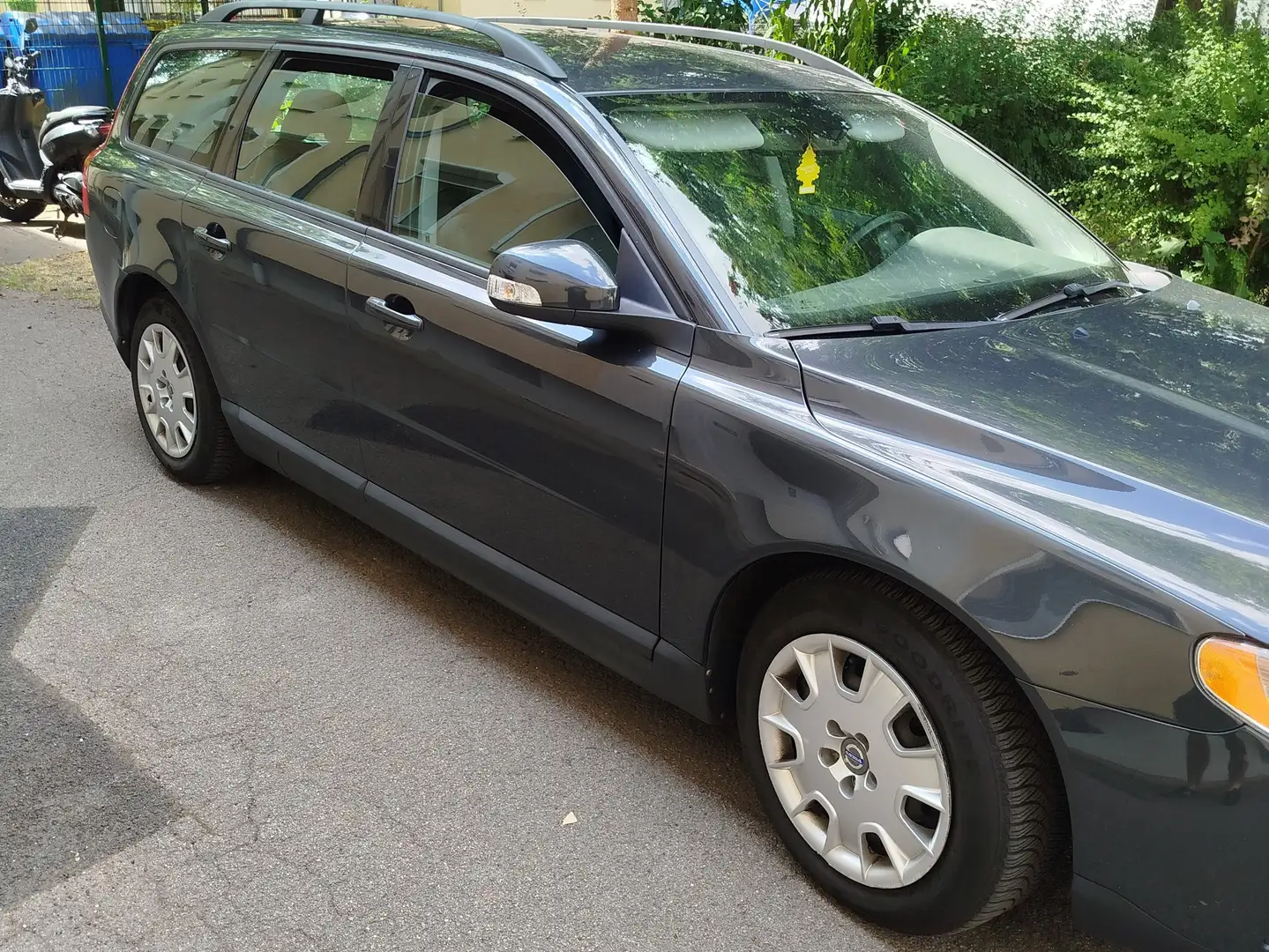 Volvo V70 V70 1.6D DRIVe Schwarz - 1