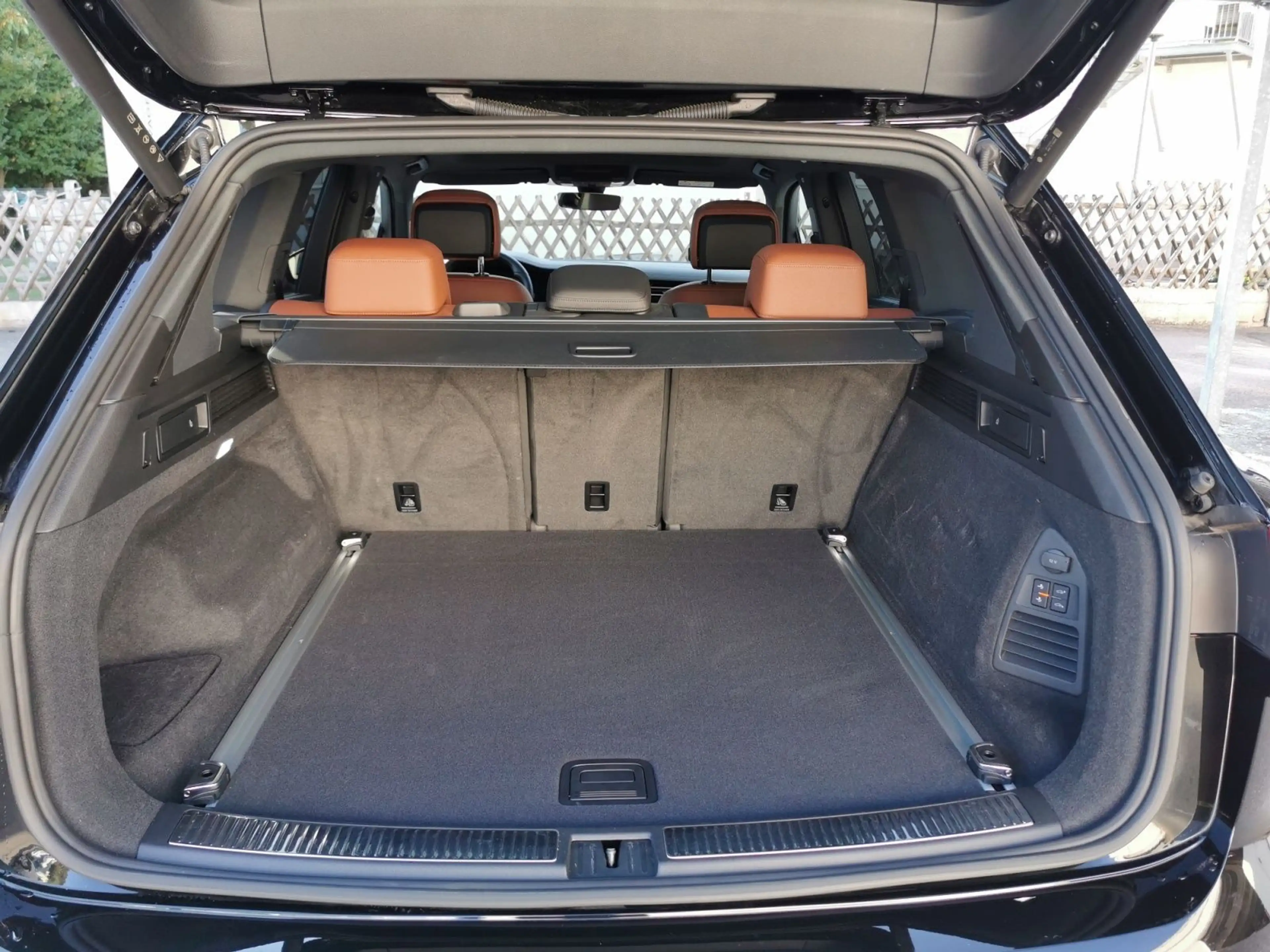 Volkswagen Touareg 3.0 TSI 250 kW 4Motion R-Line — photo 15