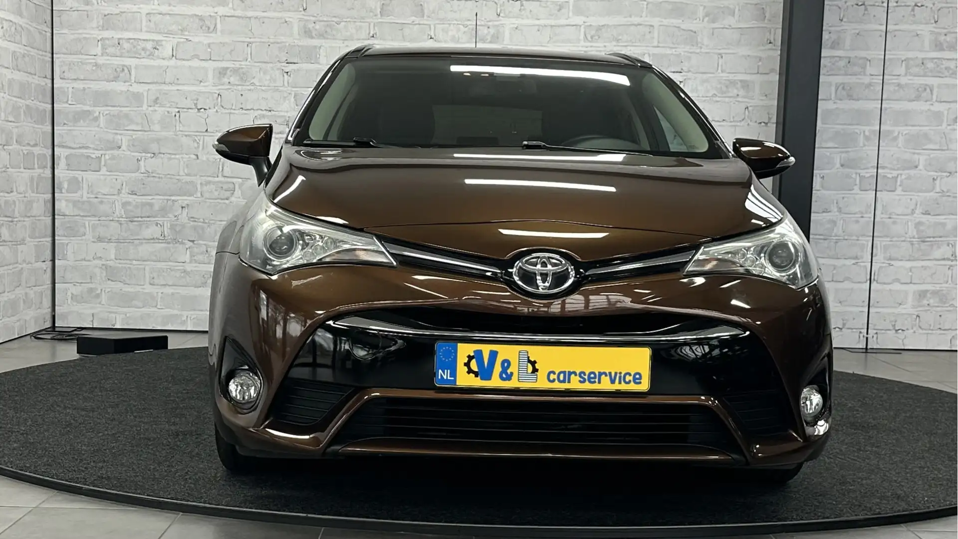 Toyota Avensis Touring Sports 1.8 VVT-i Dynamic / Cruise / Clima Brun - 2