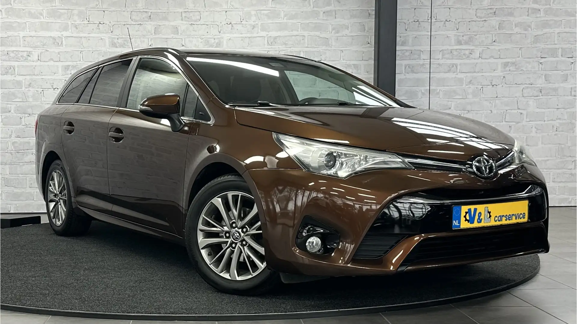 Toyota Avensis Touring Sports 1.8 VVT-i Dynamic / Cruise / Clima Brun - 1