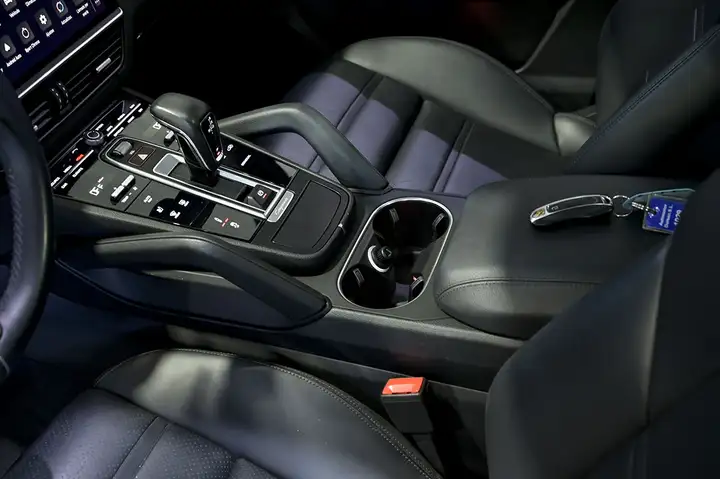 Porsche Cayenne Coupé E-Hybrid 3.0 2022, foto 34