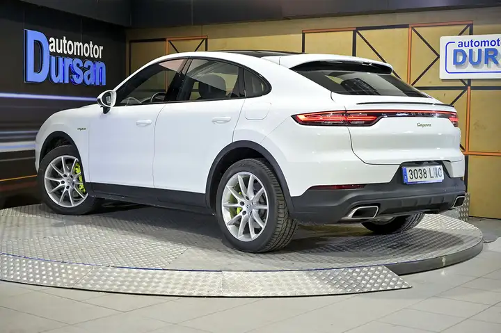Porsche Cayenne Coupé E-Hybrid 3.0 2022, foto 4