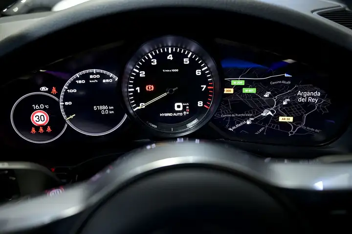 Porsche Cayenne Coupé E-Hybrid 3.0 2022, foto 6