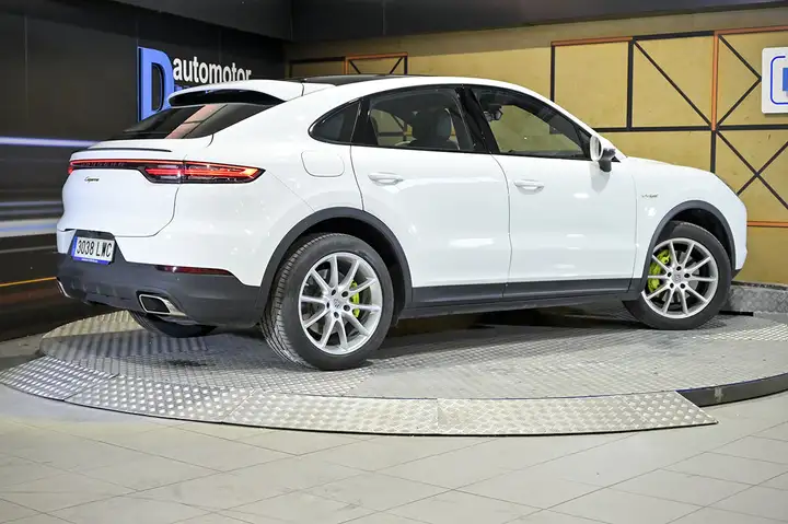 Porsche Cayenne Coupé E-Hybrid 3.0 2022, foto 5