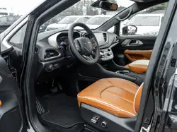 Chrysler Pacifica 2024 — фото 8