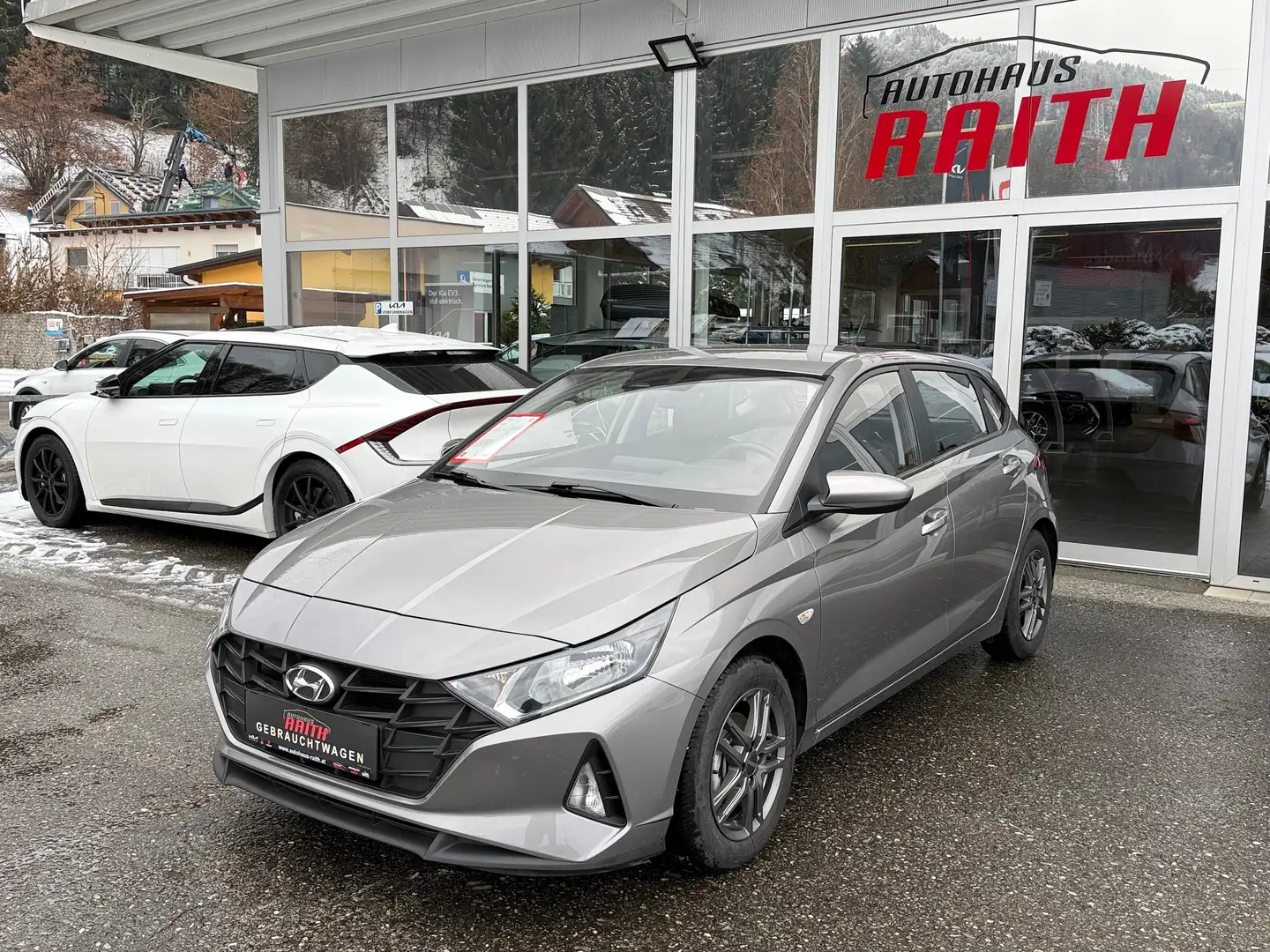 Hyundai i20 i20 1,2 MPI i-Line Braun - 1