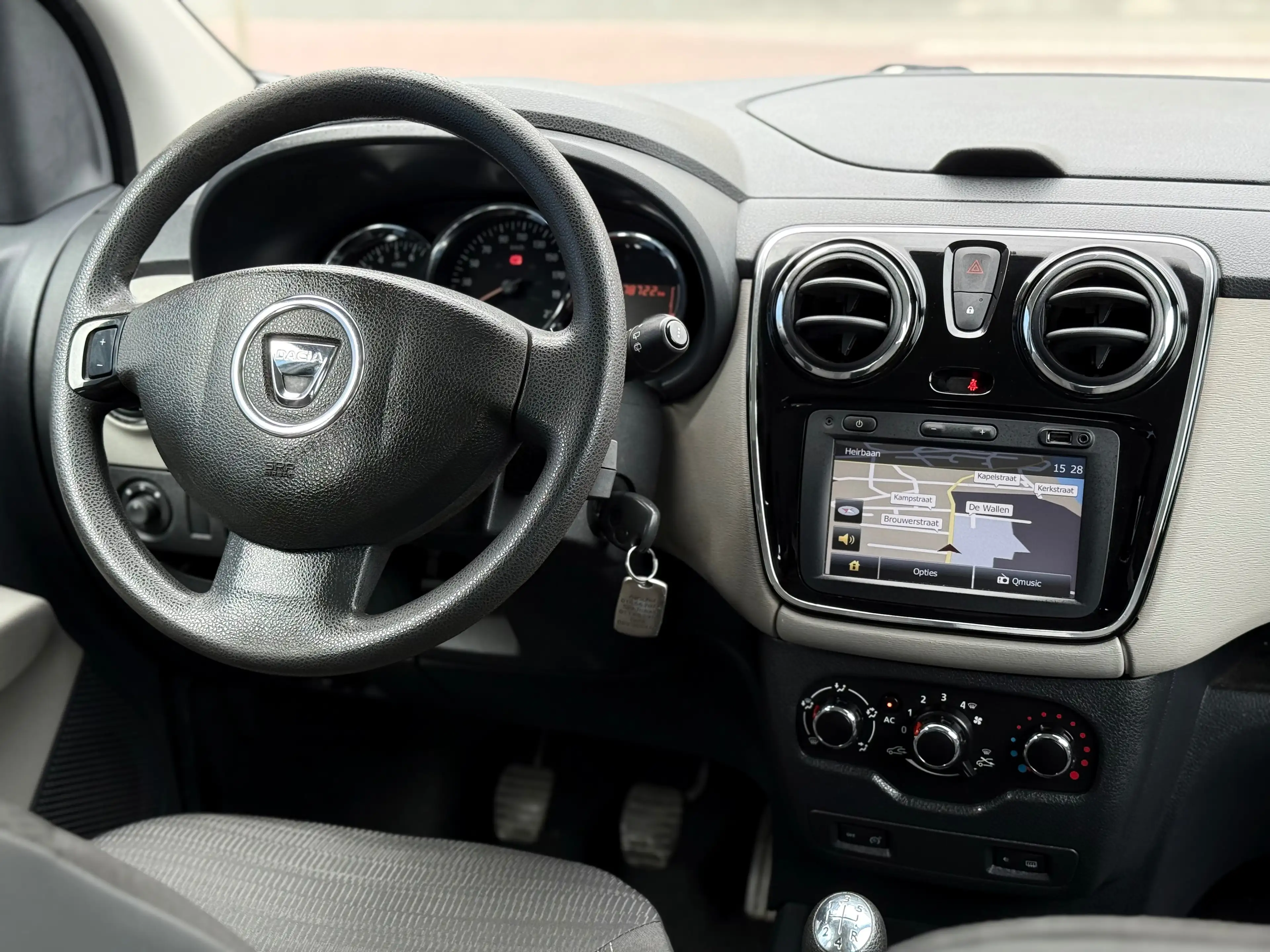 Dacia Lodgy Lodgy 1.6i • 7 zit • GPS • Airco • — photo 15