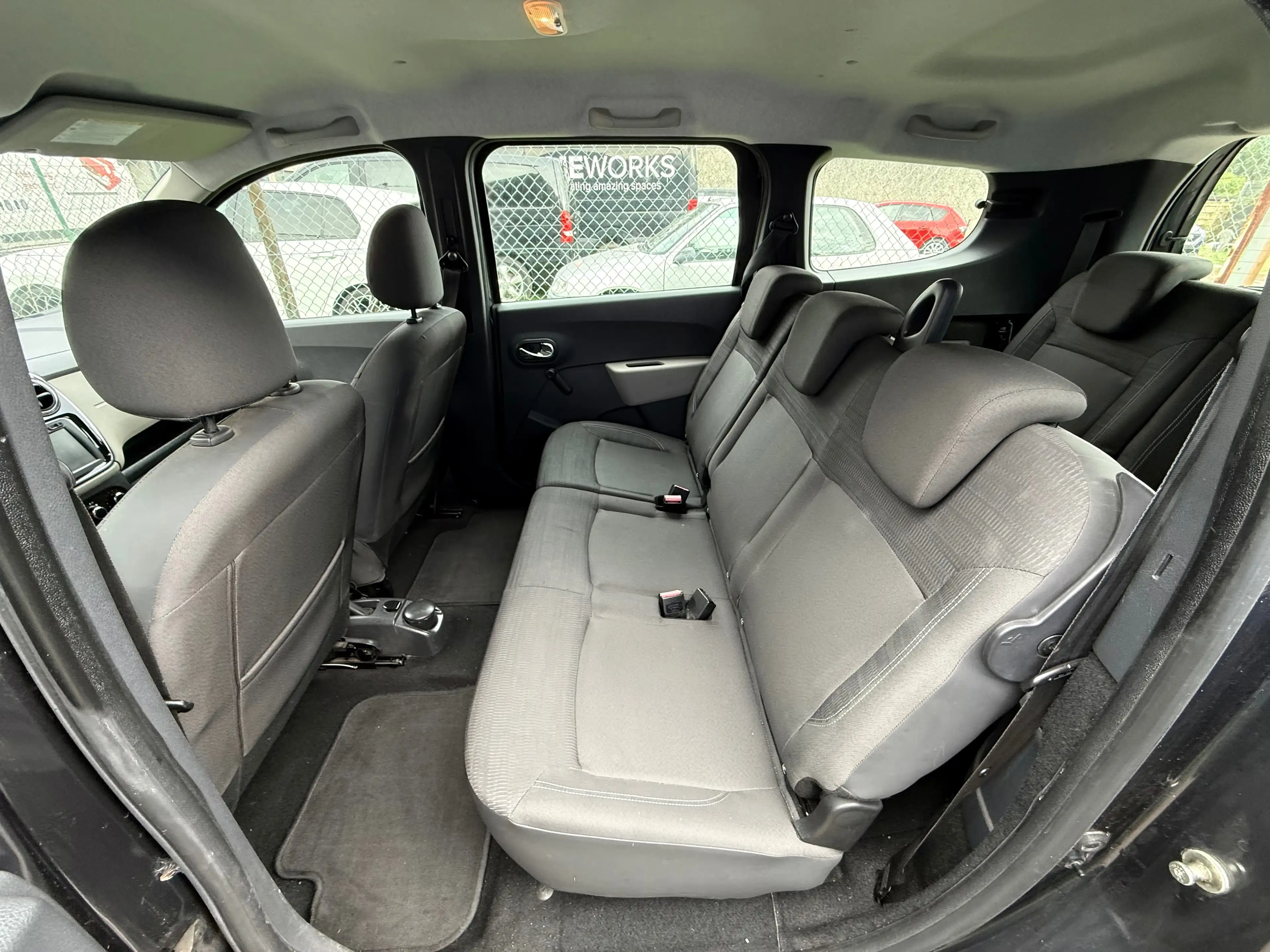Dacia Lodgy Lodgy 1.6i • 7 zit • GPS • Airco • — photo 6