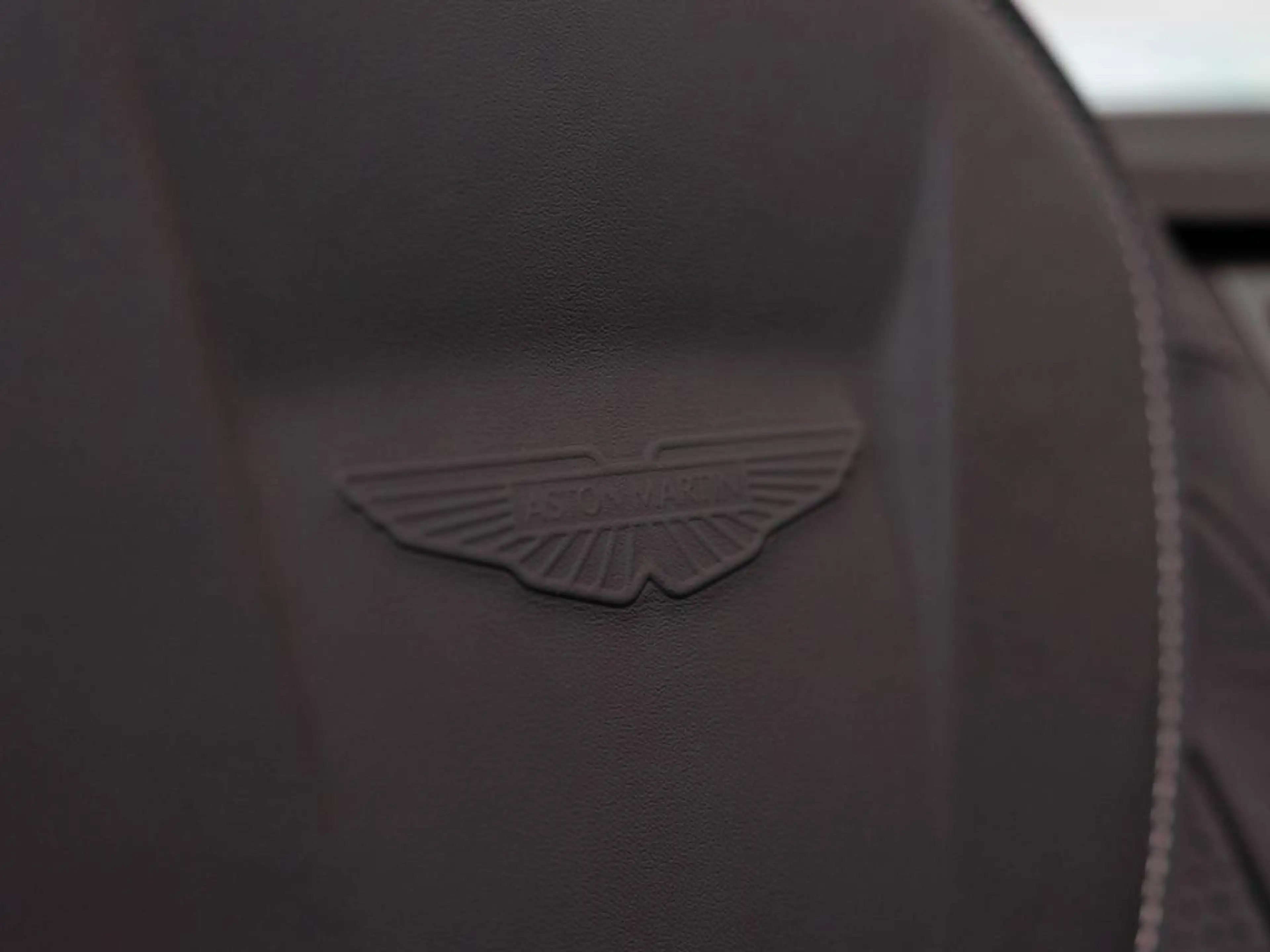 Aston Martin DB12 Volante Aston Martin Hamburg — photo 6