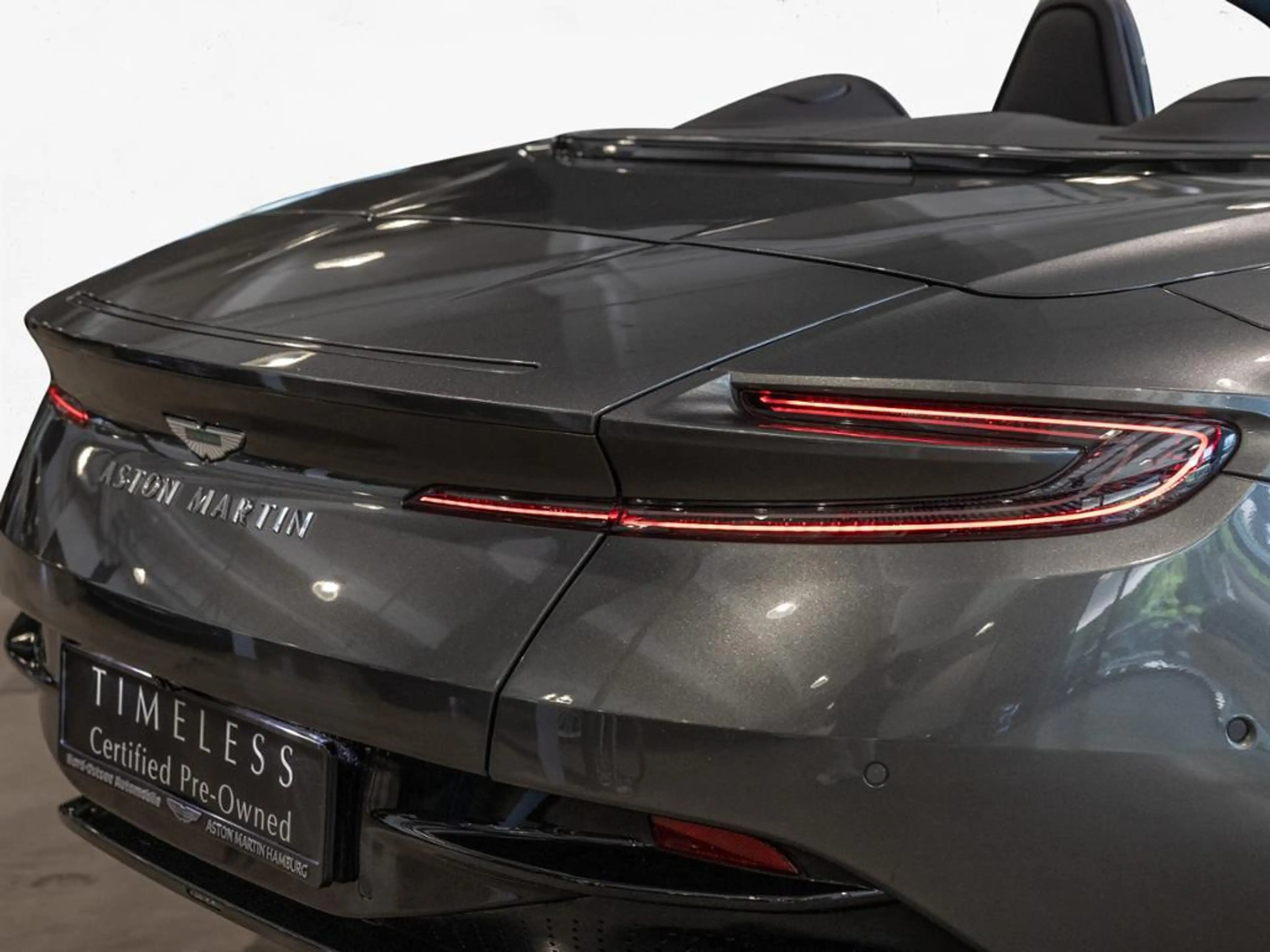 Aston Martin DB12 Volante Aston Martin Hamburg — photo 9