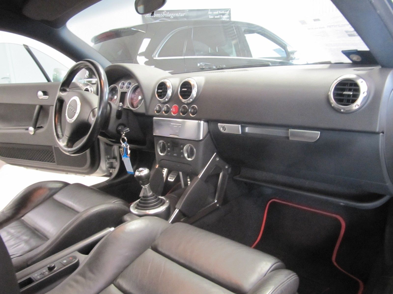Audi TT Coupe 1.8 T 20 V . 86000 Km. BOSE. S-Line. — photo 13
