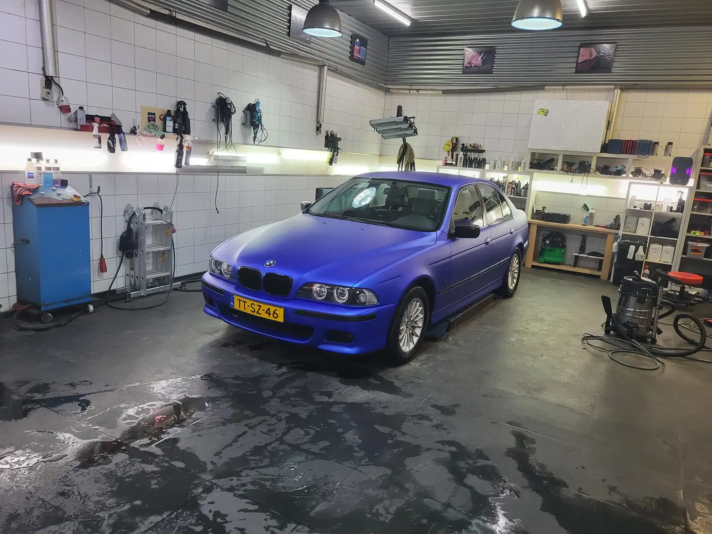 BMW 528 528+528i+Executive Šedá - 2