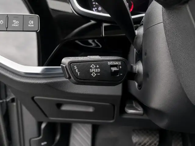 Audi Q3 view 15