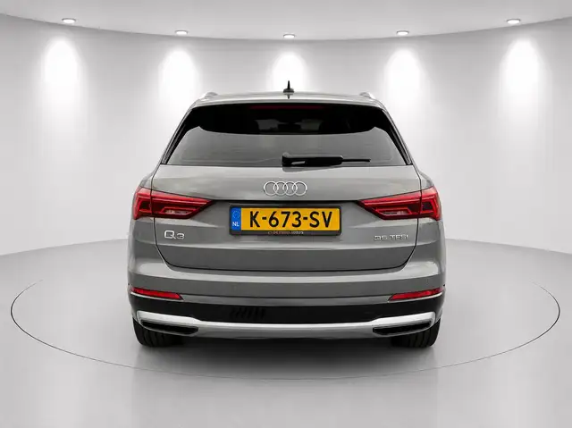 Audi Q3 view 8