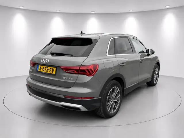 Audi Q3 view 3