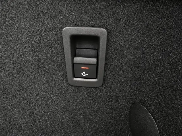 Audi Q3 view 11