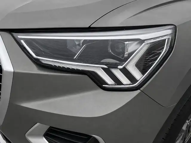 Audi Q3 view 5