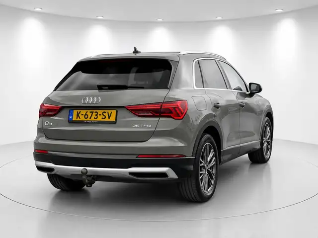 Audi Q3 view 9