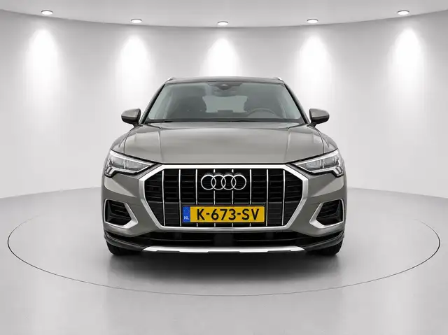 Audi Q3 view 4