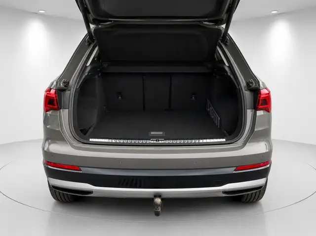 Audi Q3 view 10