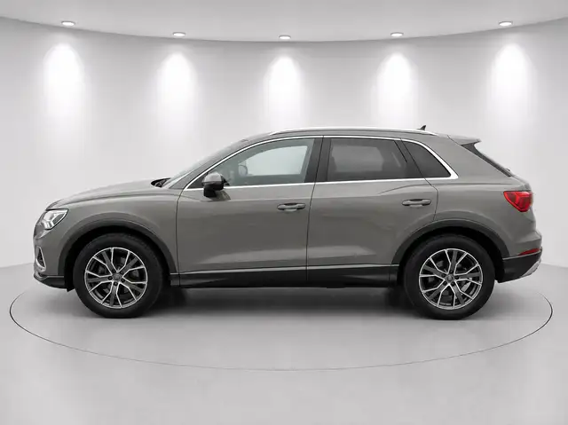 Audi Q3 view 14