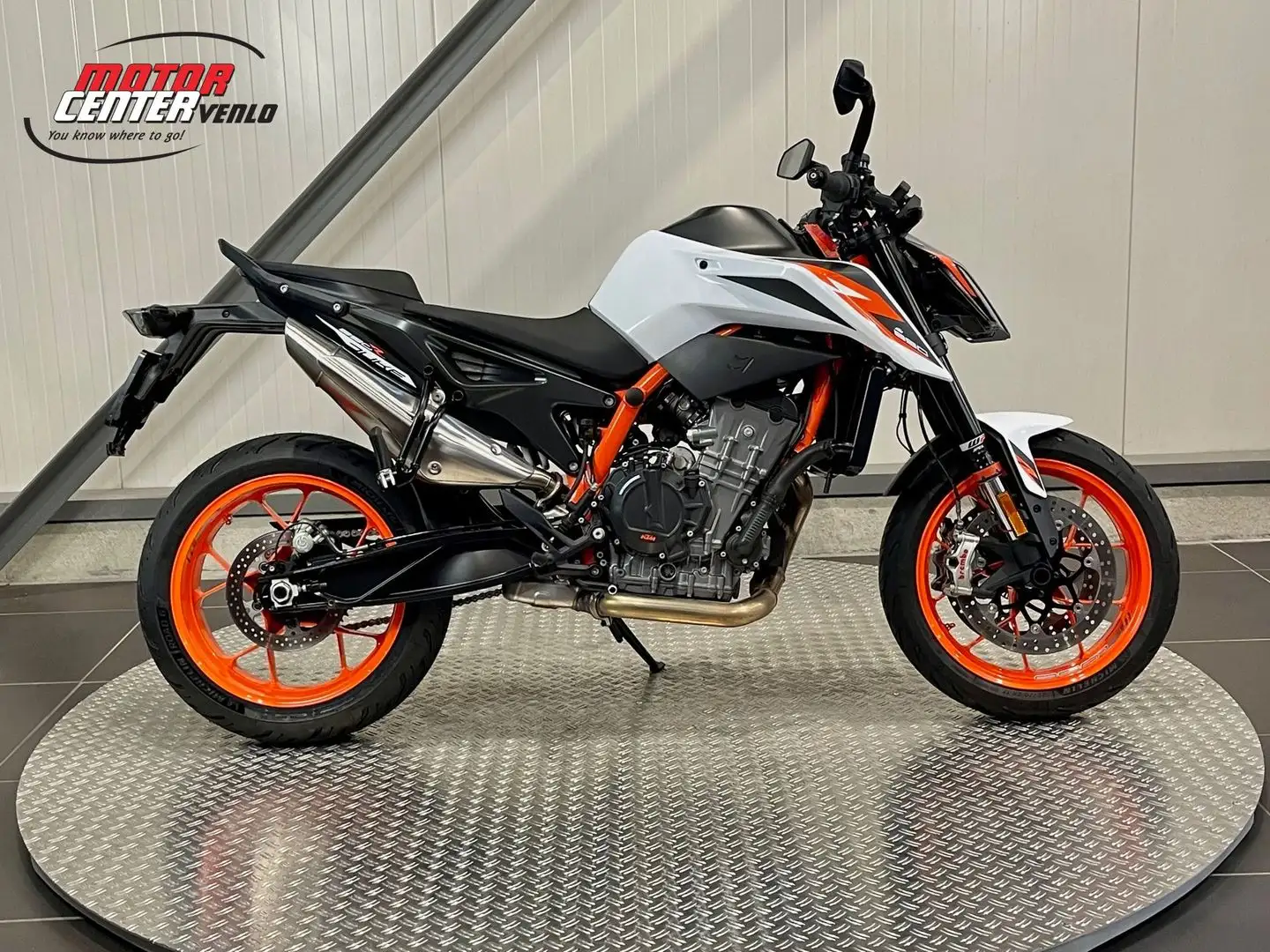 KTM 890 Duke R - 1