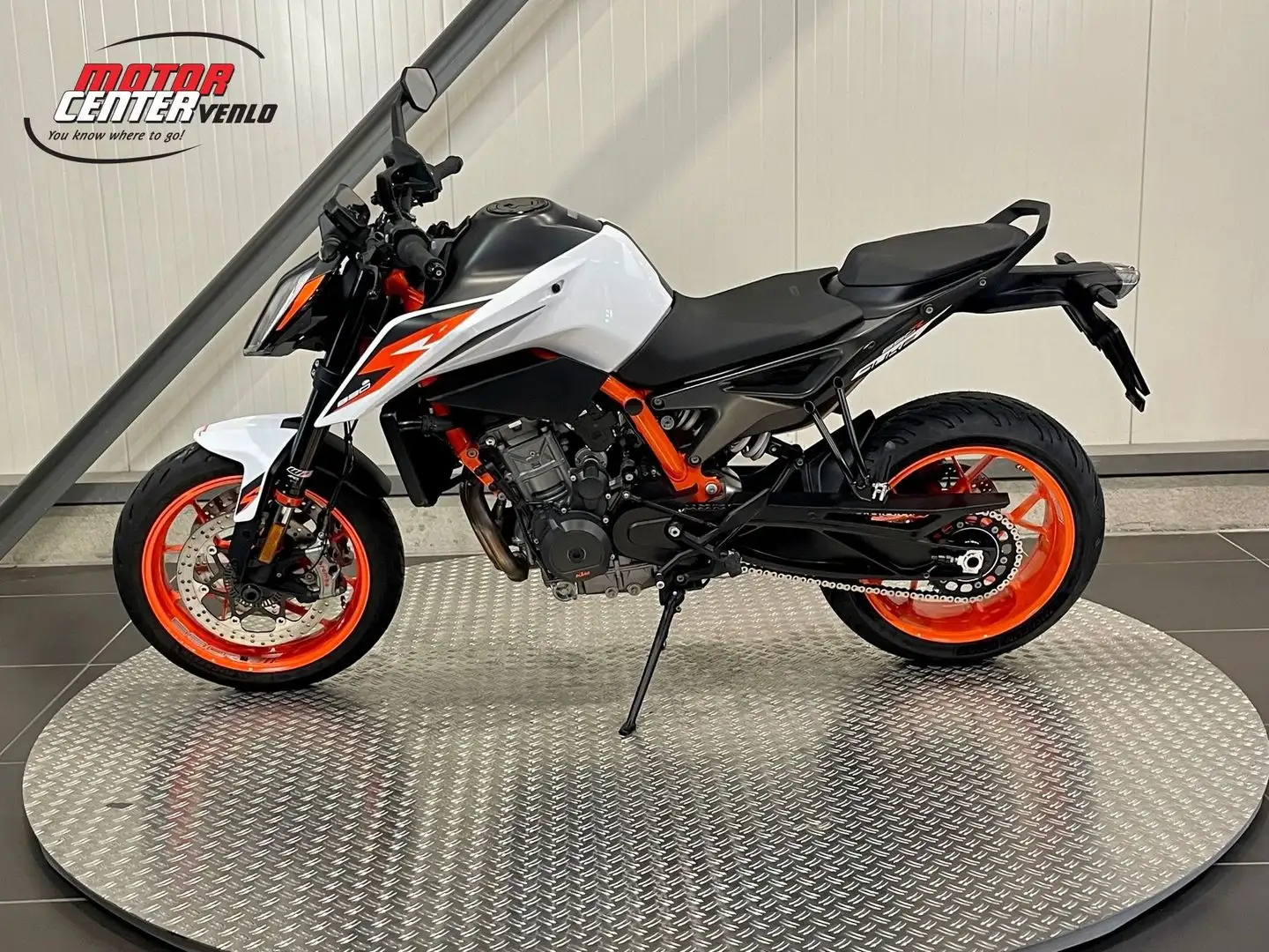 KTM 890 Duke R - 2