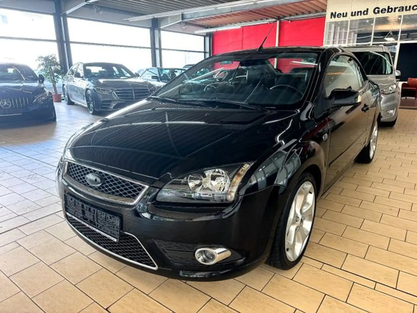 Ford Focus 2.0i CABRIO TITANIUM*KLIMAAUT+LEDER+18'ALU Zwart - 2