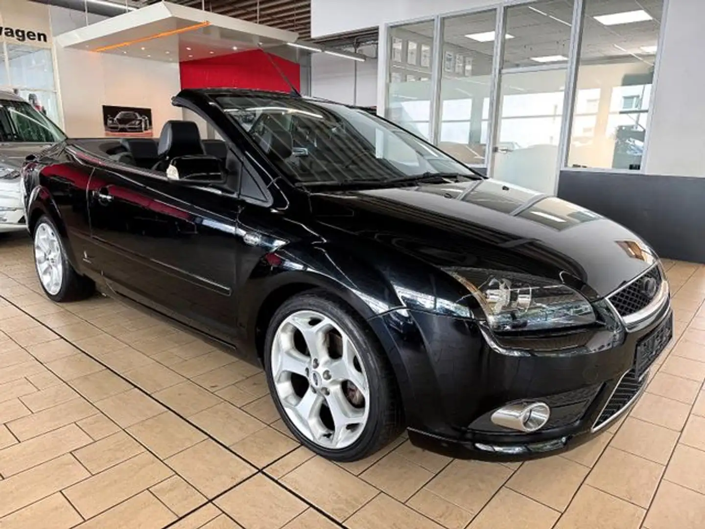 Ford Focus 2.0i CABRIO TITANIUM*KLIMAAUT+LEDER+18'ALU Schwarz - 1