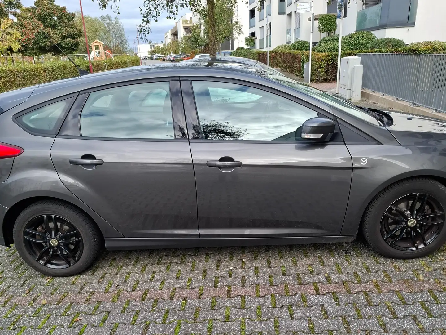 Ford Focus Titanium Gris - 1