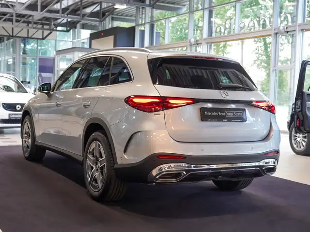 Mercedes-Benz GLC view 5