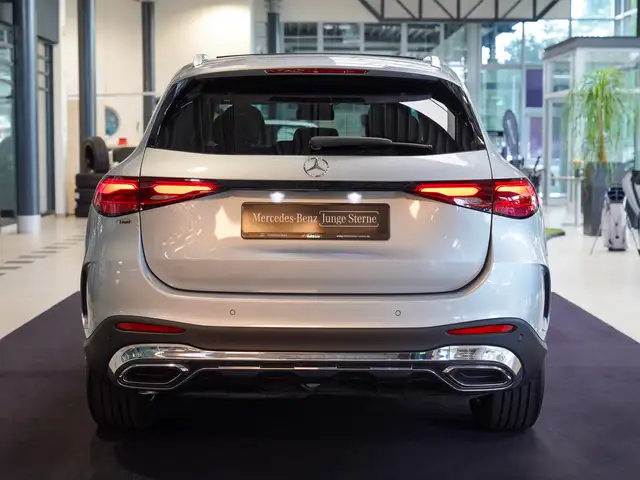 Mercedes-Benz GLC view 4