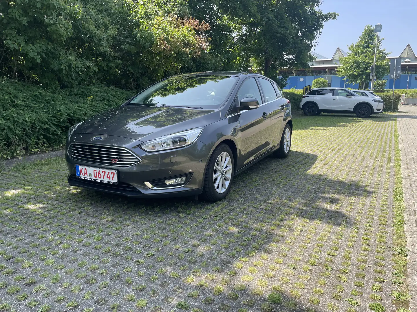 Ford Focus Titanium +Sehr Gepflegt Grau - 1