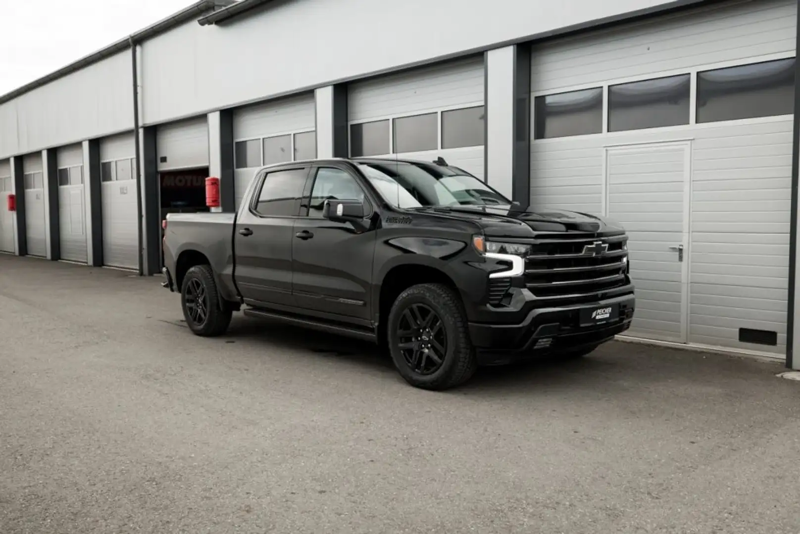 Chevrolet Silverado 1500 High Country Midnight Crew Cab Short Box 4x4 (LZ0) Schwarz - 1