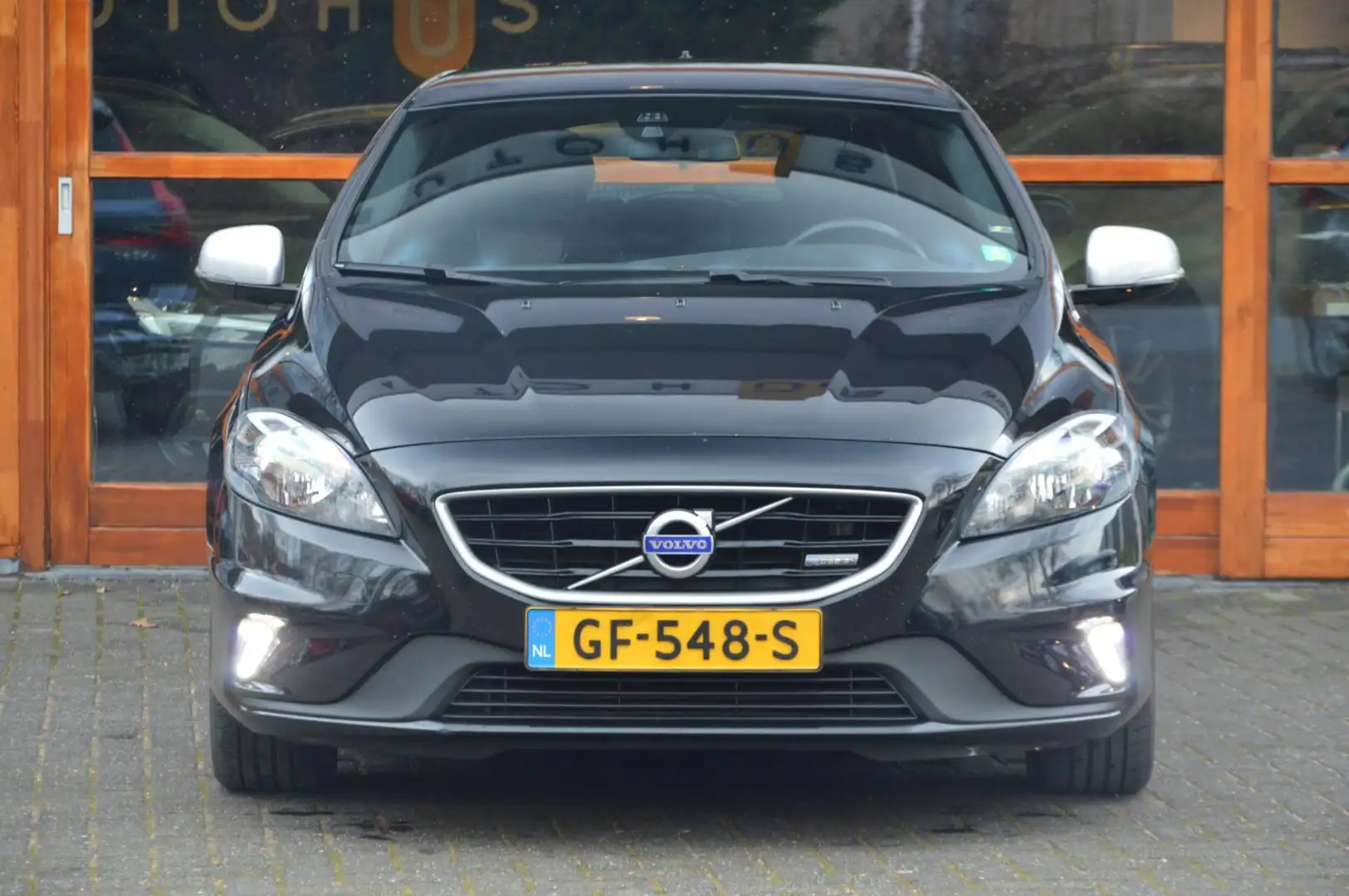 Volvo V40 T4 Automaat R-Design | 180PK | Parkeersensoren | N Zwart - 2