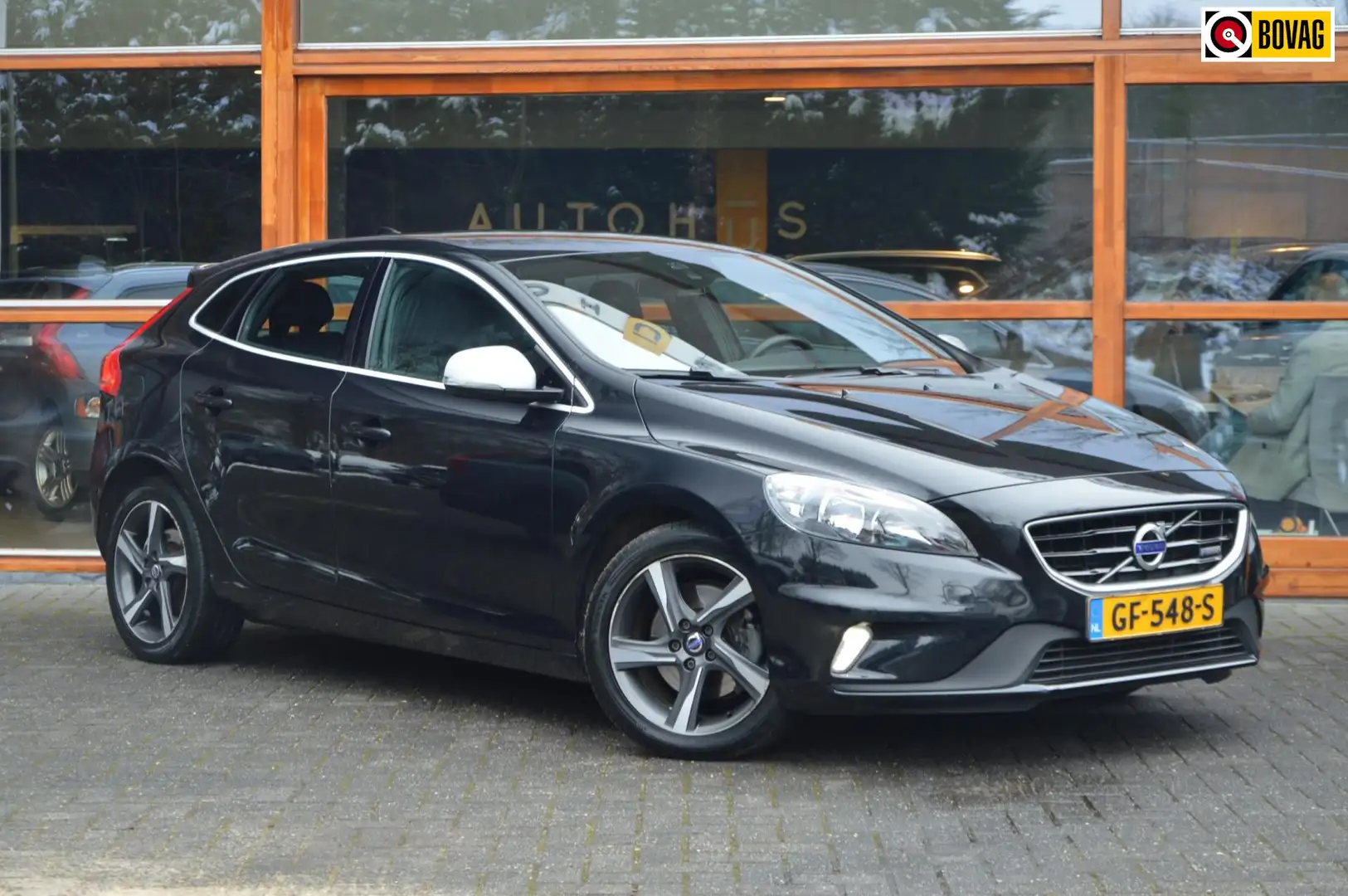 Volvo V40 T4 Automaat R-Design | 180PK | Parkeersensoren | N Zwart - 1