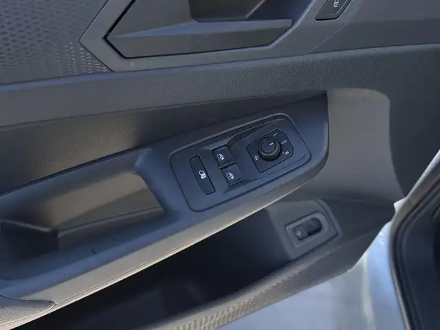 Ford Transit Connect view 8