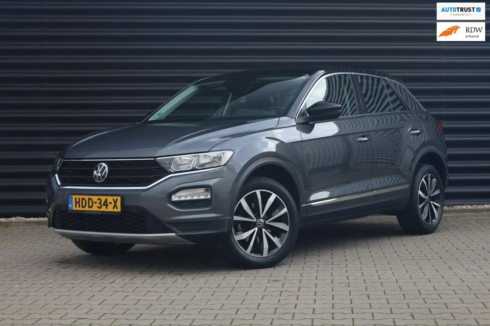 Volkswagen T-Roc 1.5 TSI Style Grijs - 1