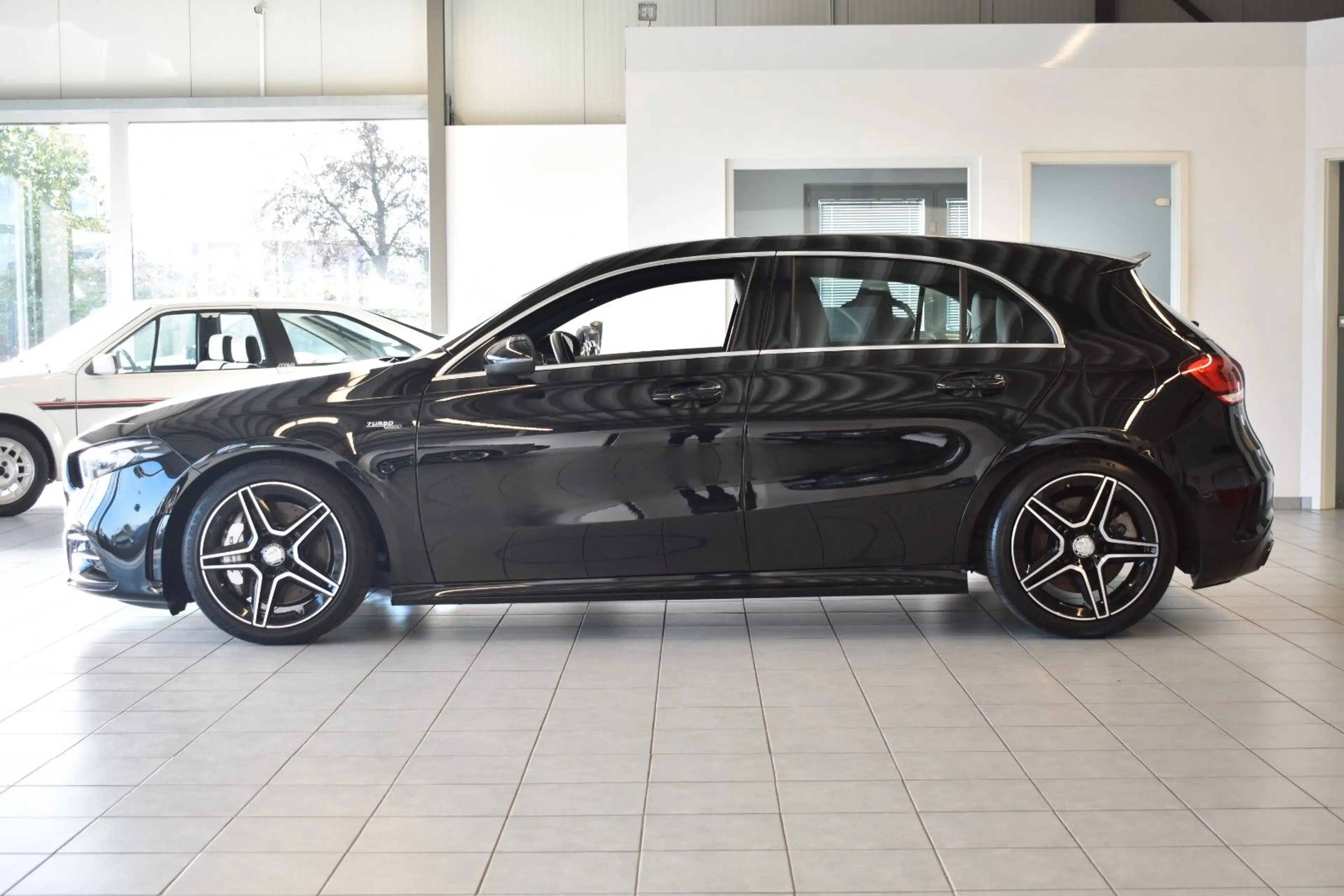 Mercedes-Benz A 35 AMG A35 AMG 4Matic/AMBI/CAM/MULTIBEAM/ — photo 4