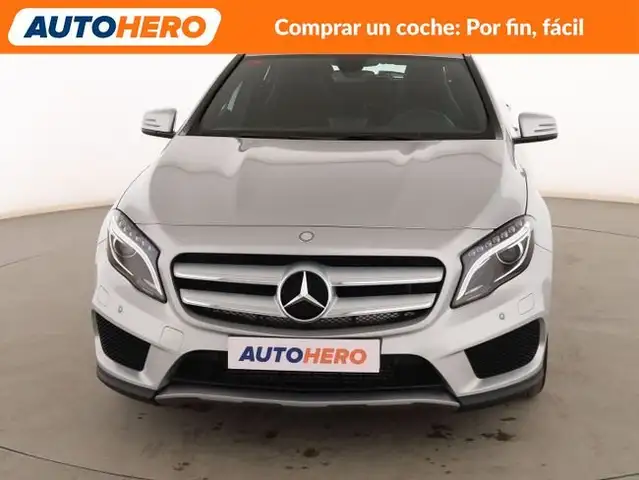 Mercedes-Benz GLA view 9