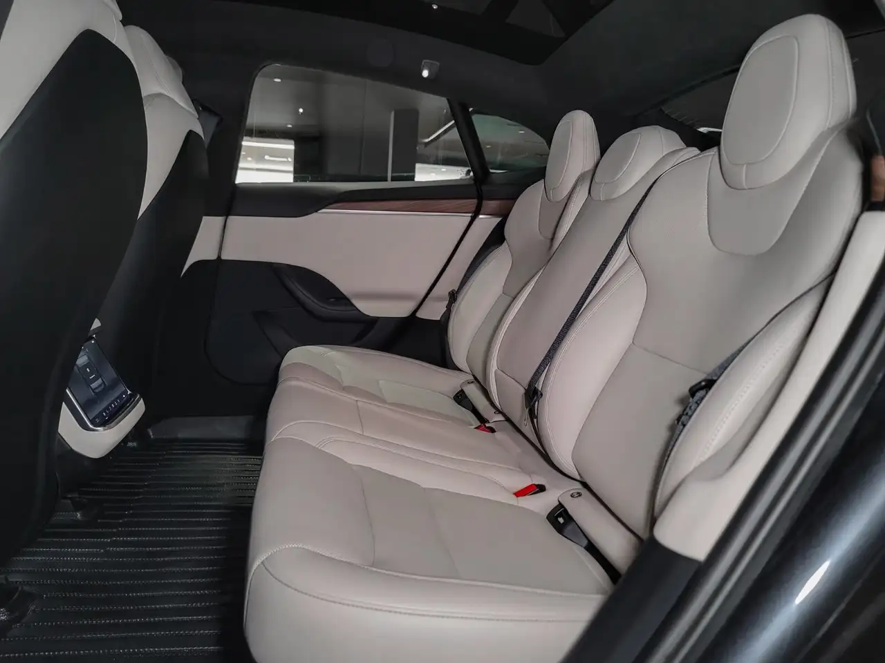 Tesla Model S снимка Tesla Model S
