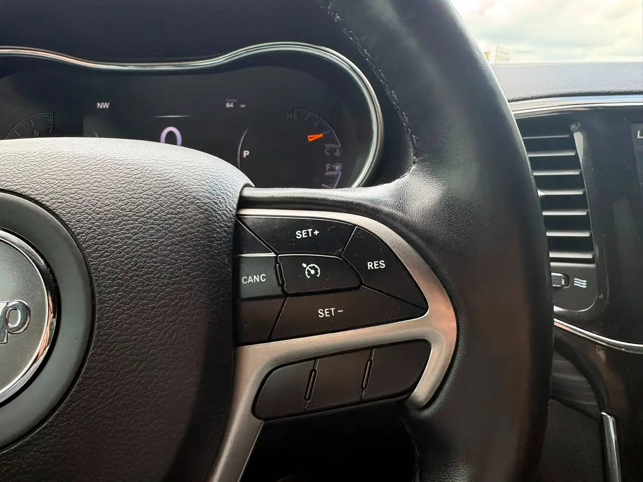 Jeep Grand Cherokee снимка Jeep Grand Cherokee