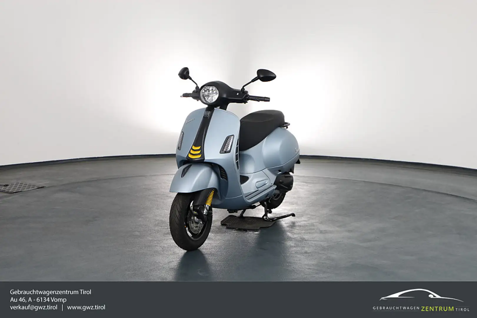 Vespa GTS 300 HPE Super Tech Komplettumbau Grijs - 1